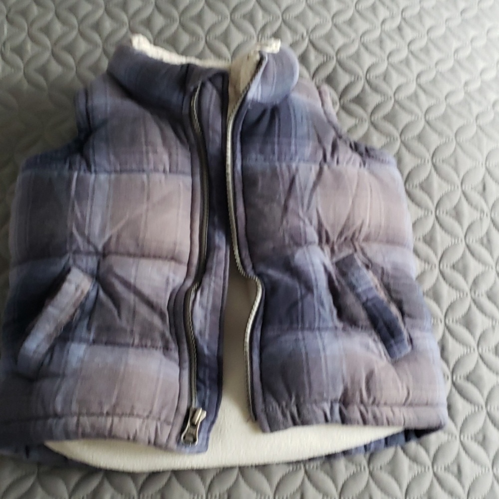 Boy's Old Navy puffy vest